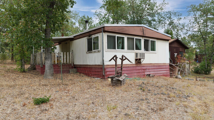 Property Photo: 23619 Highway 62 OR 97541