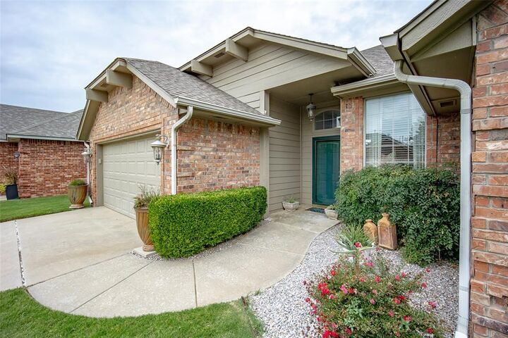 Property Photo:  521 SW 125th Terrace  OK 73170 