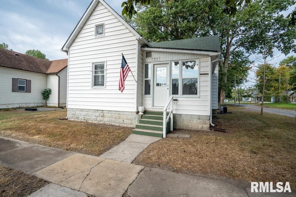 Property Photo: 721 N 16th Street IL 62948