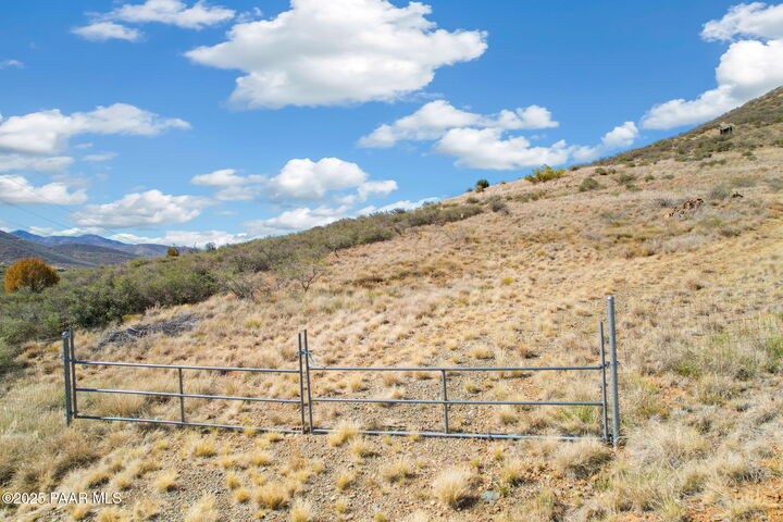 Property Photo:  6086 S Country Road  AZ 86333 
