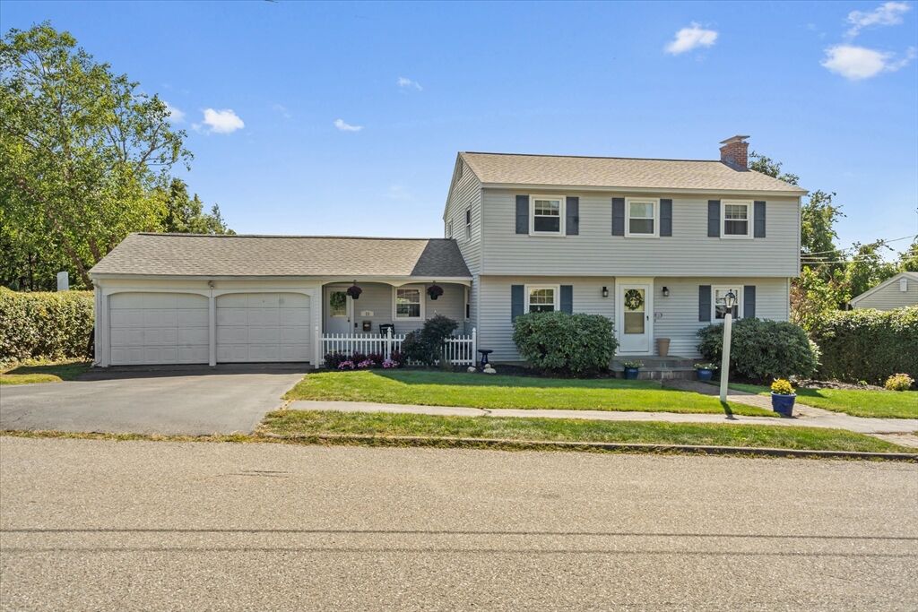 Property Photo: 23 Elnora Dr MA 01606
