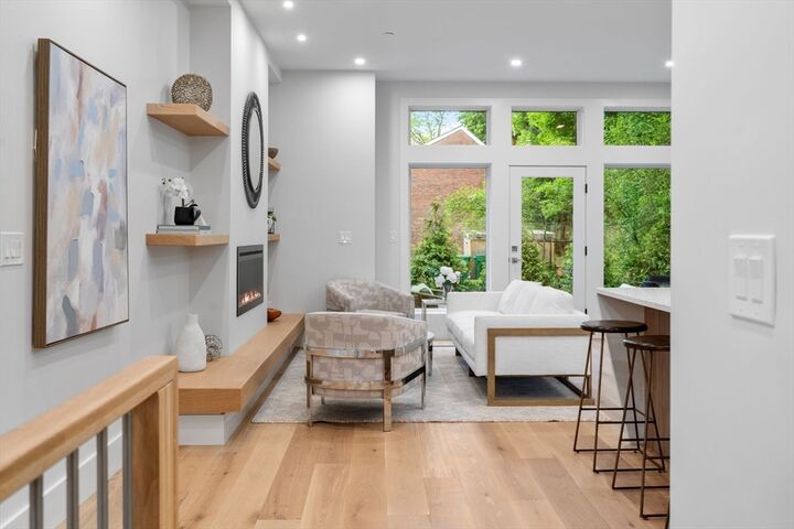 Property Photo:  2202 Commonwealth Ave 2  MA 02466 
