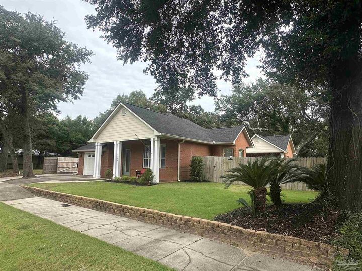 2208 McLeod St  Pensacola FL 32502 photo