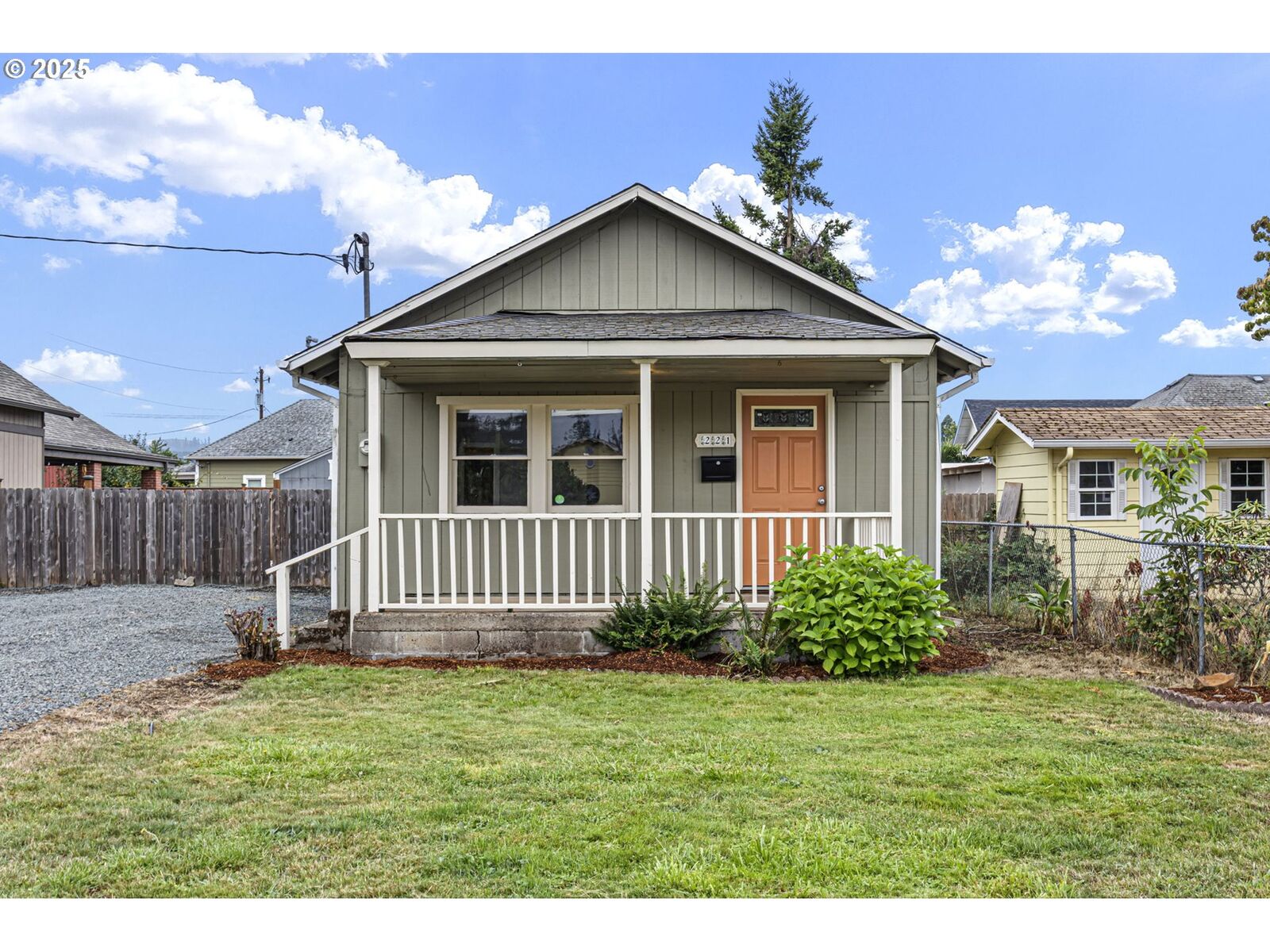 Property Photo:  221 S 11th St  OR 97424 
