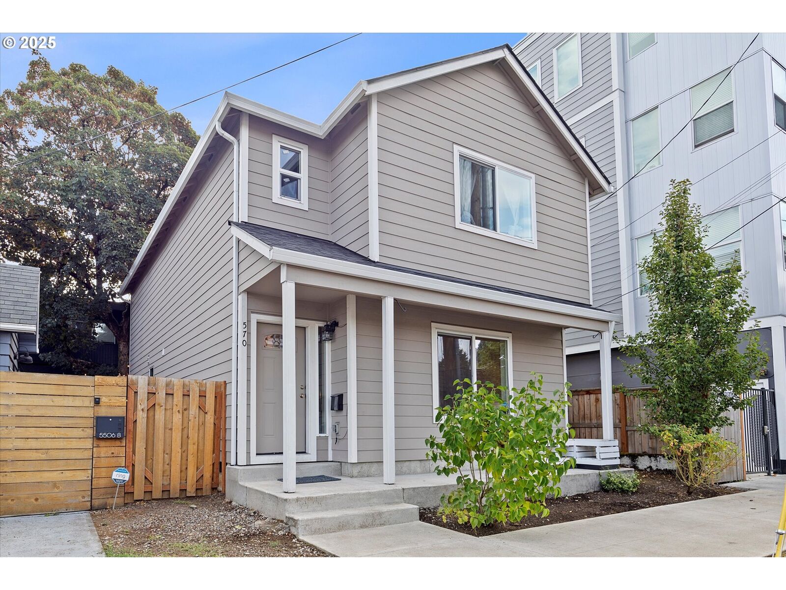 Property Photo:  570 NE 55th Ave  OR 97213 