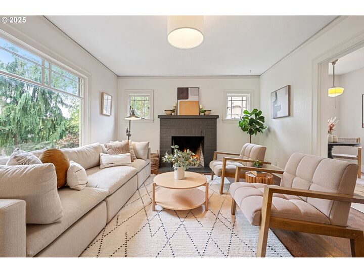 Property Photo:  5716 NE 25th Ave  OR 97211 