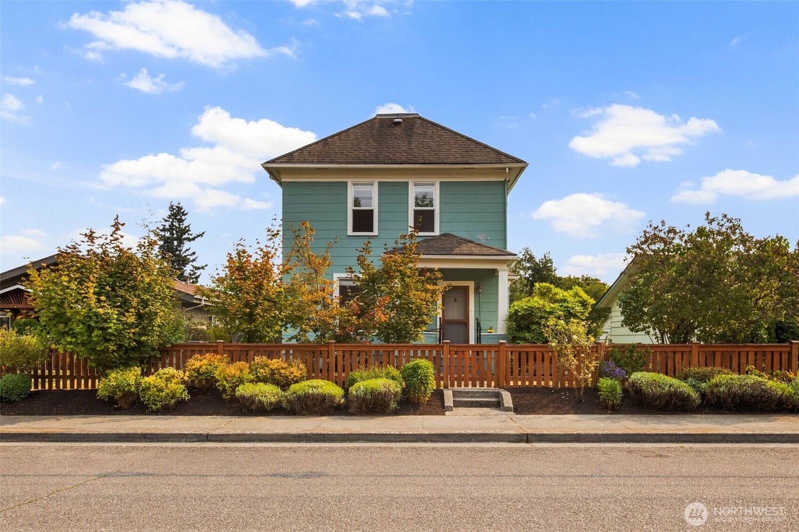 Property Photo: 2307 Fulton Street WA 98201
