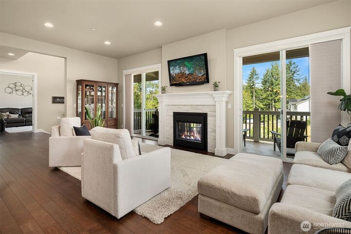 Property Photo: 961 NW Pickering Street WA 98027