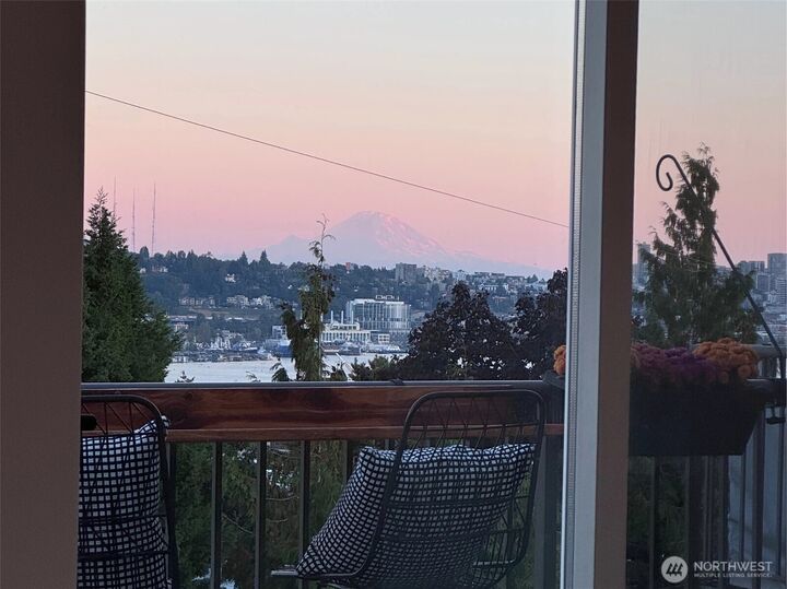 Property Photo:  4020  Aurora Avenue N 411  WA 98103 