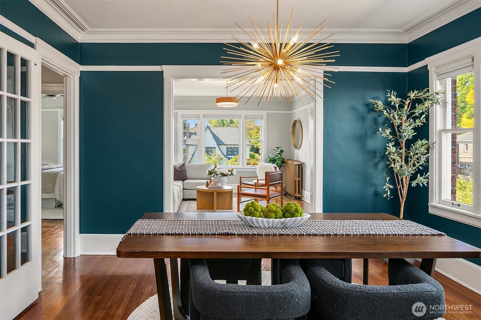 Property Photo:  1902  Bigelow Avenue N 404  WA 98109 