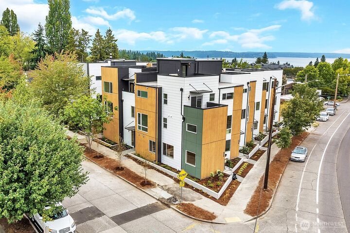 Property Photo: 6408 Fauntleroy Way SW WA 98136