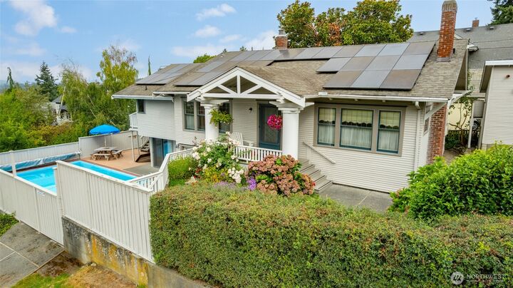 Property Photo:  217 E Division Street  WA 98274 