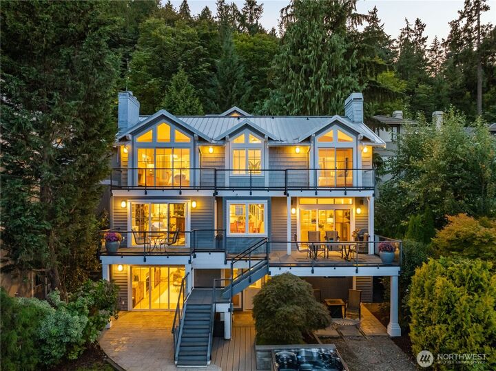 Property Photo: 528 W Lake Sammamish Parkway SE WA 98008