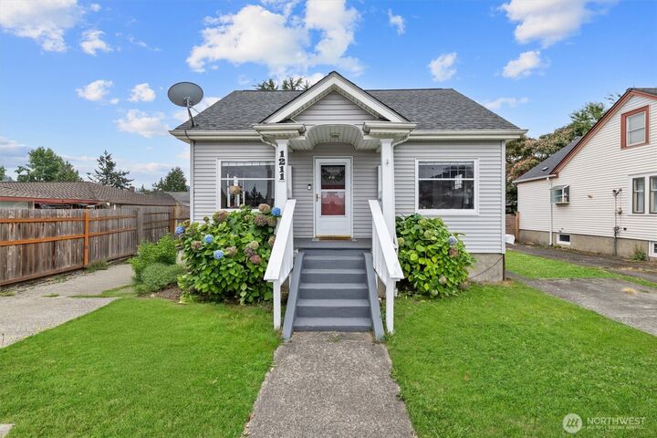 1211 N 3rd Street  Renton WA 98057 photo