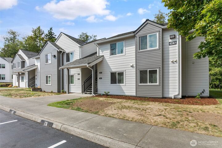 Property Photo: 4247 Wintergreen Lane 106 WA 98226