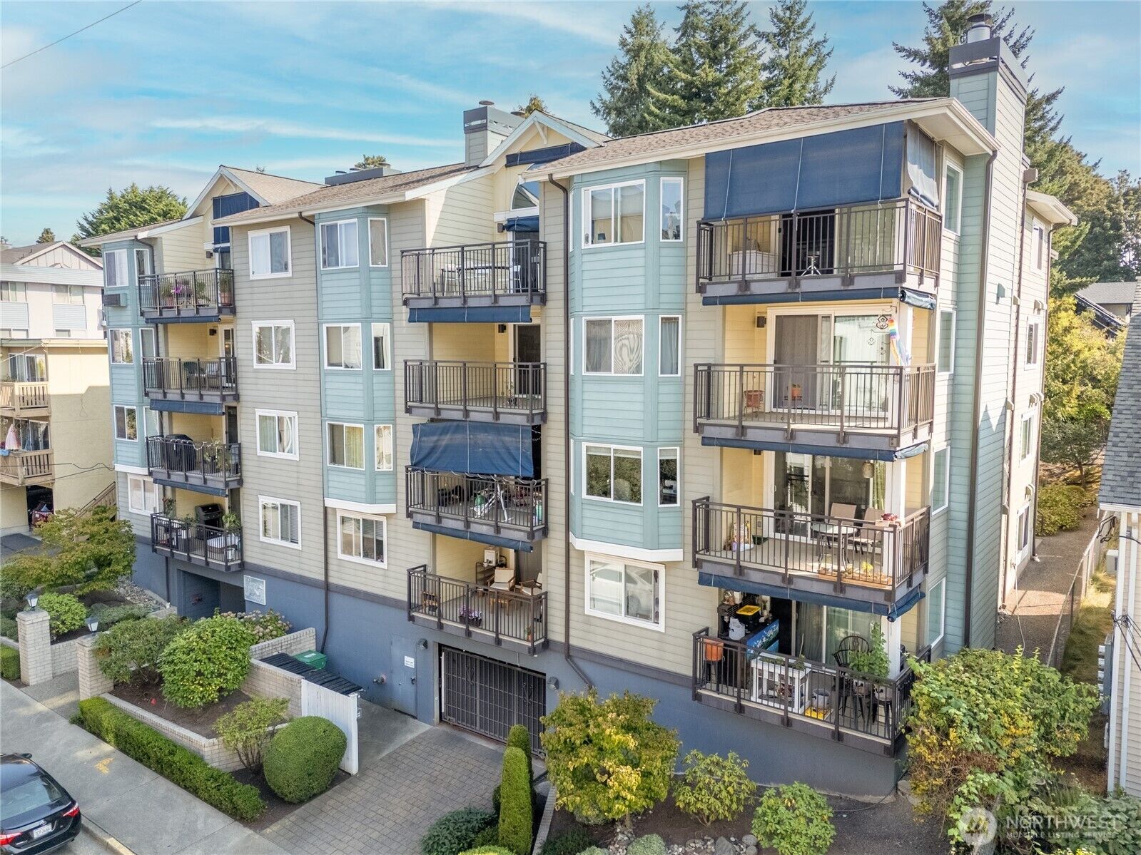 Property Photo: 8720 Phinney Avenue N 14 WA 98103