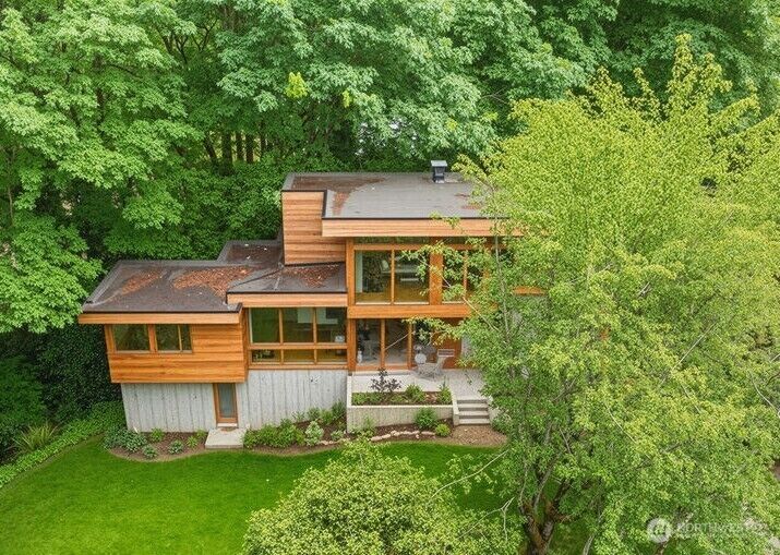 Property Photo:  73 Xx SE 38th Street  WA 98040 
