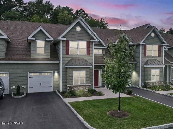 Property Photo: 202 Braeburn Path PA 18336