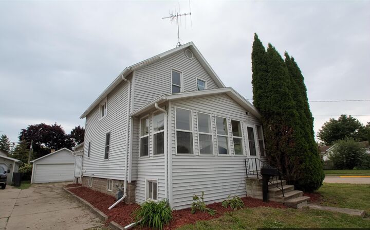 1402 Walnut Street  Oshkosh WI 54901-2844 photo