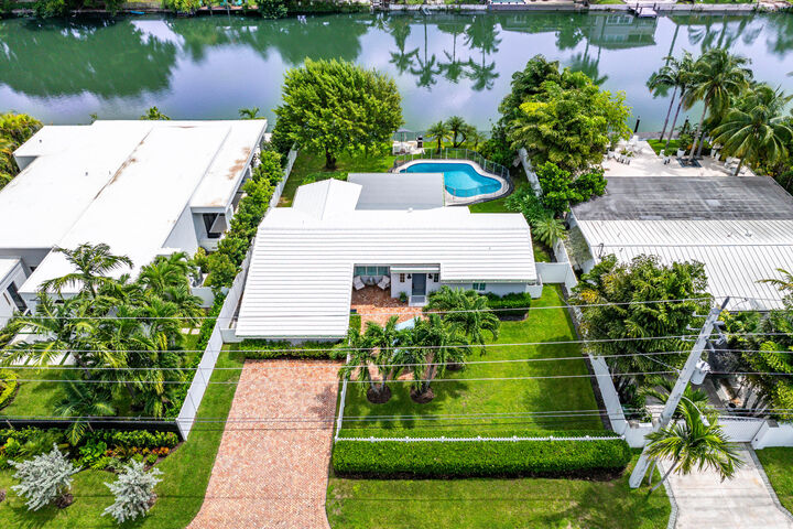 Property Photo:  1630 NE 18th Avenue  FL 33305 