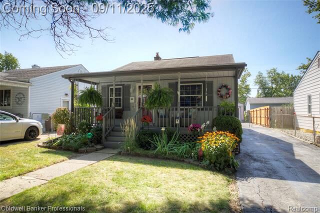 Property Photo: 207 W Strathmore Avenue MI 48340
