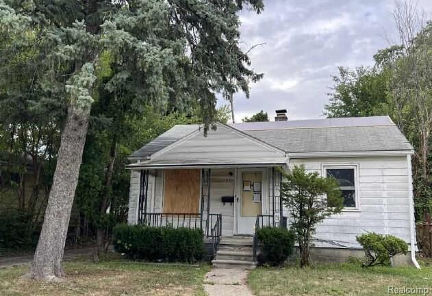Property Photo:  1327 Northwood Drive  MI 48141 