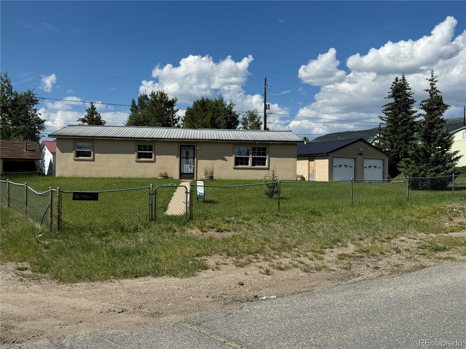 Property Photo:  300 E 6th Street  CO 80461 