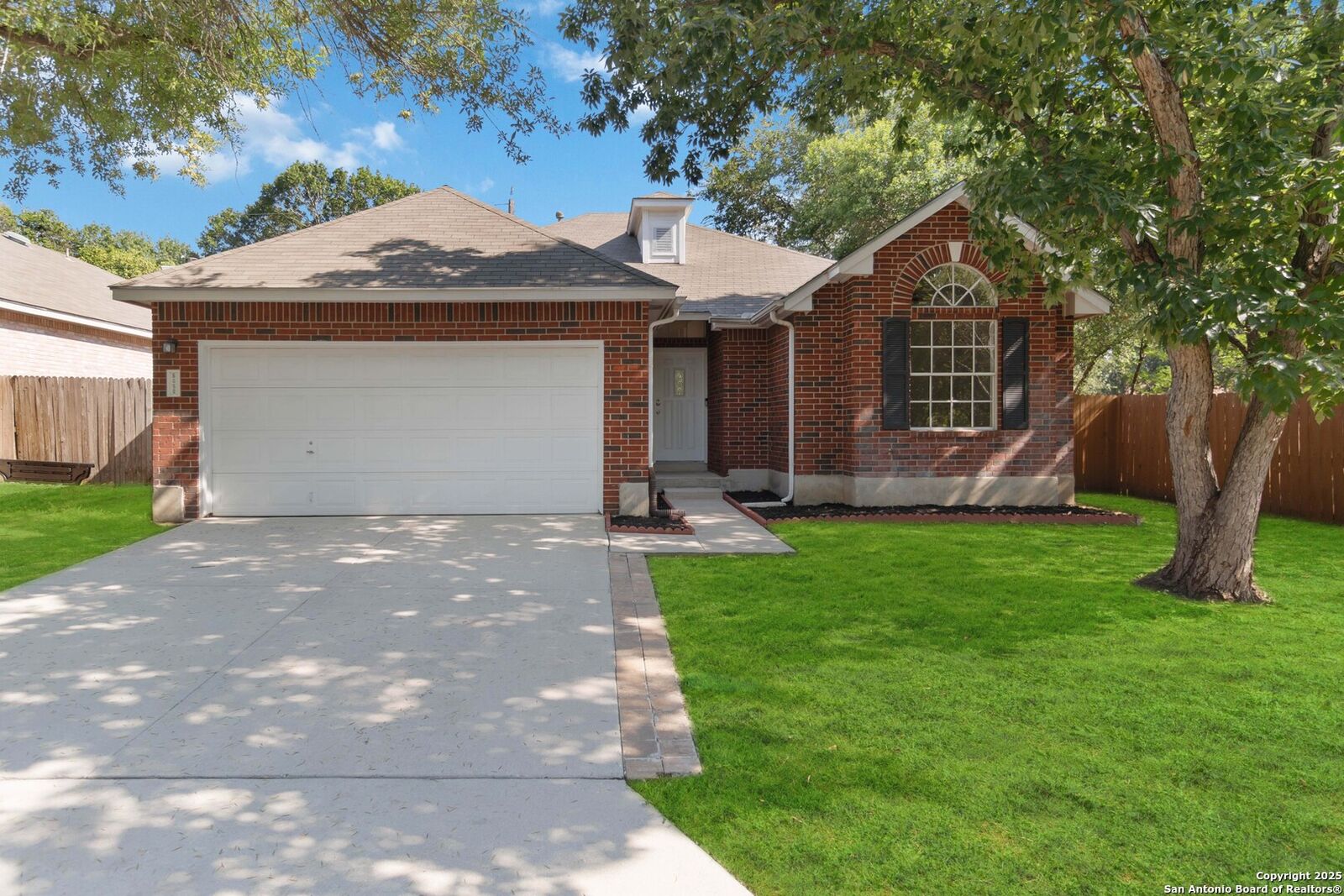 Property Photo: 6050 Wilde Gln TX 78240