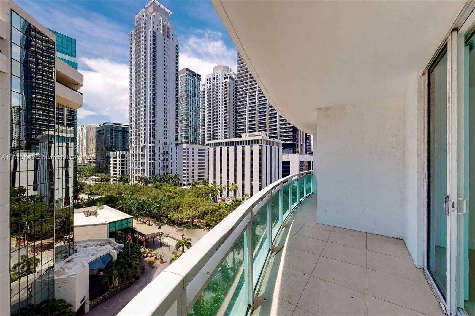 Property Photo:  951 Brickell Ave 810  FL 33131 