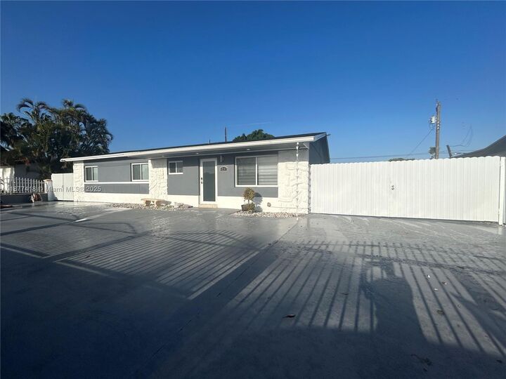 Property Photo: 6202 SW 107th Ave FL 33173