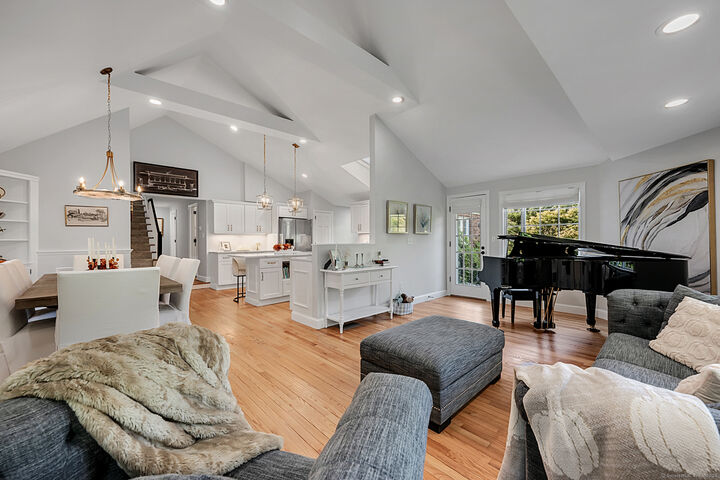 Property Photo:  14 Gledhill Lane  CT 06117 
