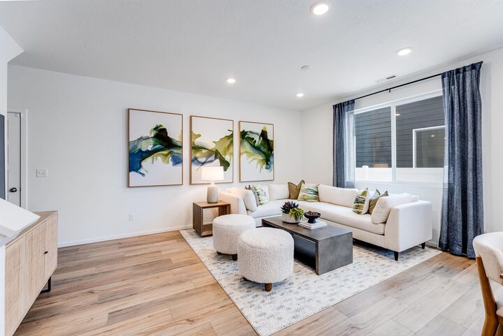 Property Photo: 24870 E Coopers Hawk Ln WA 99019