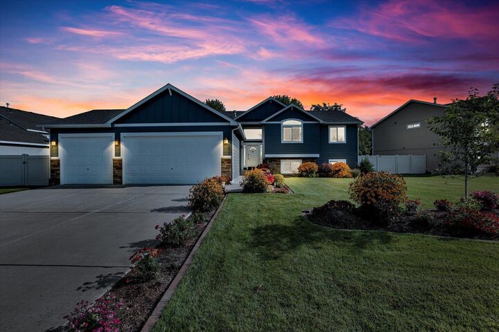 Property Photo:  421 E Parker Dr  WA 99005 