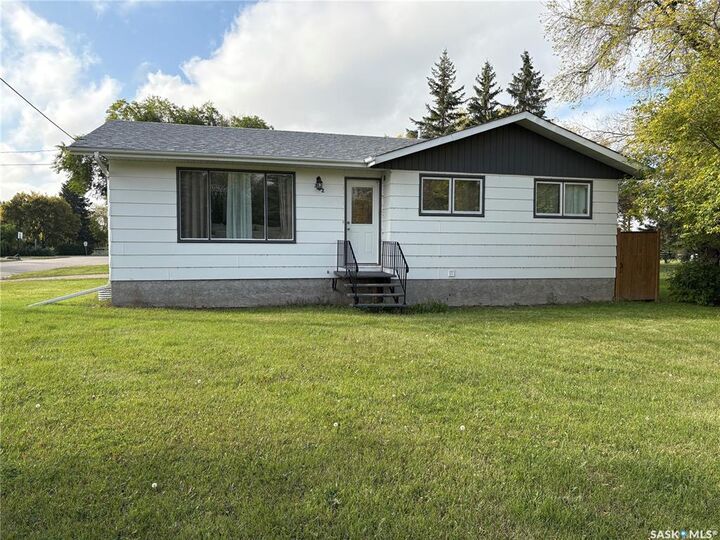 Property Photo: 302 Pitt Street SK S0A 3L0