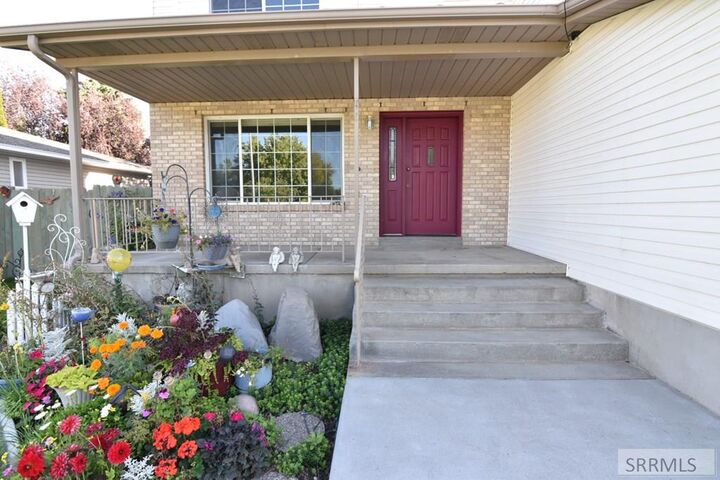 Property Photo: 193 Colonial Way ID 83404