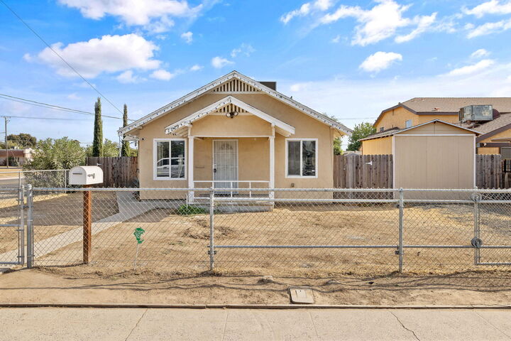1009 W Goshen Avenue  Visalia CA 93291 photo