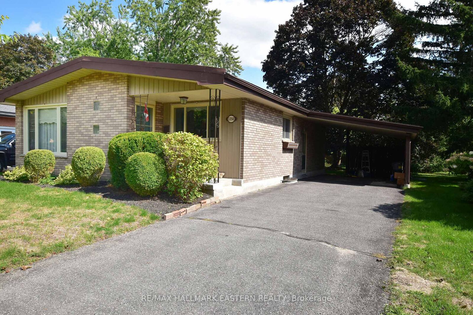 Property Photo: 1250 Franklin Drive ON K9H 6Z4