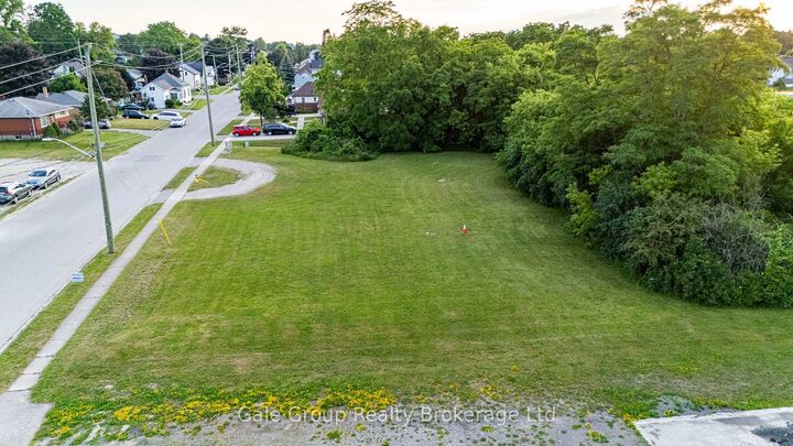 877 Dufferin Street  Woodstock ON N4S 1Y8 photo