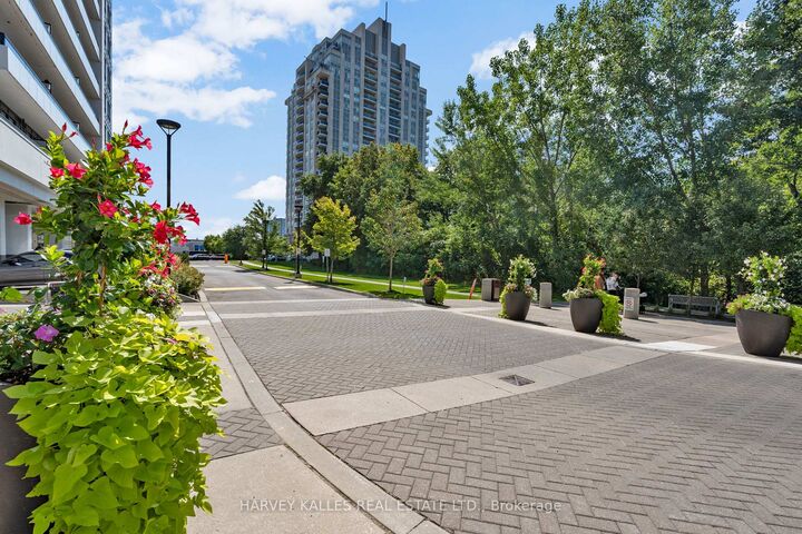 Property Photo: 7890 Bathurst Street 2608 ON L4J 0J9