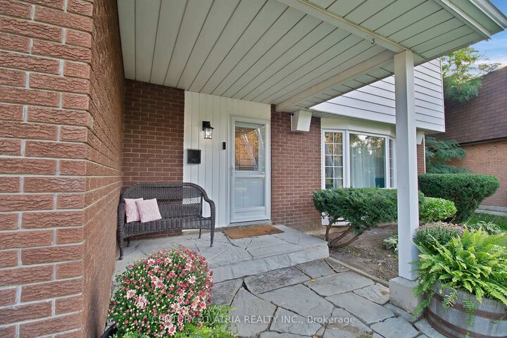 Property Photo:  3222 Hornbeam Crescent  ON L5L 1B4 
