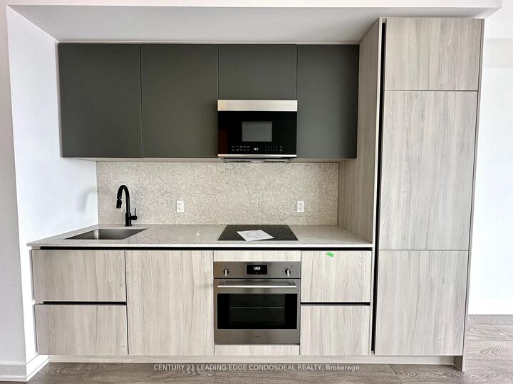Property Photo:  108 Peter Street 4101  ON M5V 2G7 
