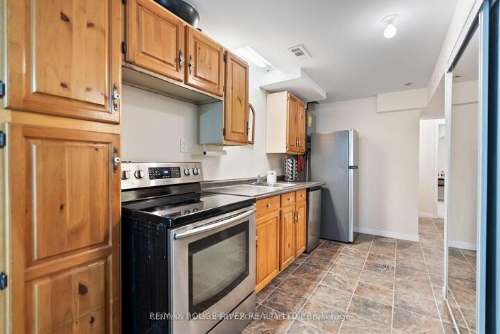 Photo de la propriété:  101 Ladymay Drive  ON L1R 3M7 