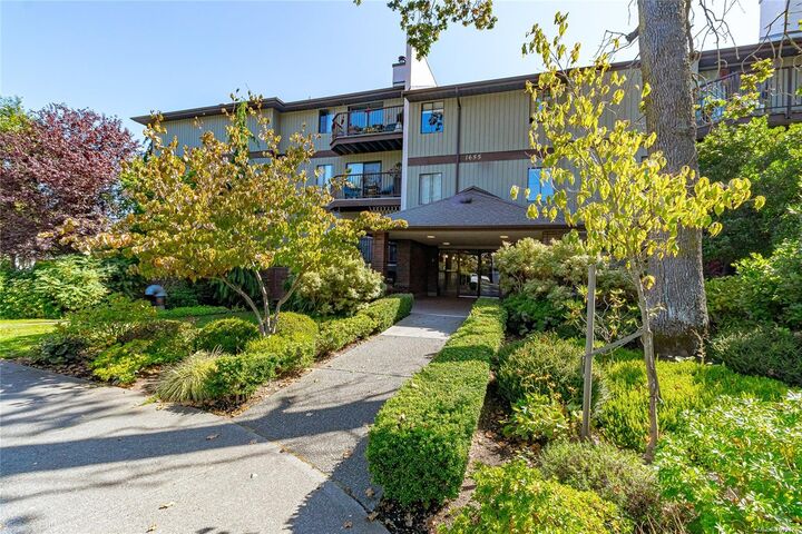 1655 Begbie St 412  Victoria BC V8R 1L4 photo