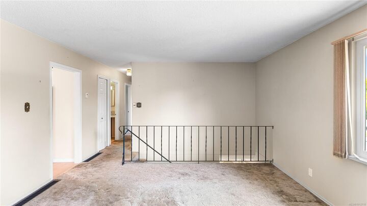 Photo de la propriété:  615 Vanalman Ave  BC V8Z 3A8 