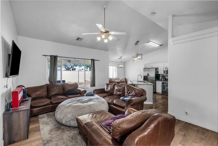 Property Photo:  470 E 1100 S #3  UT 84790 