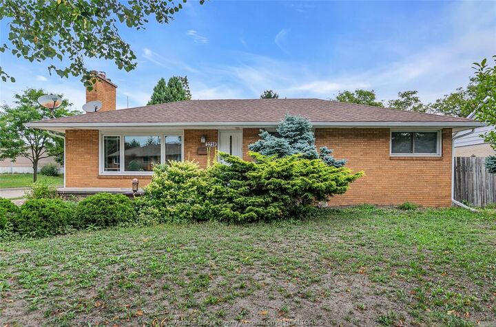 2728 Radisson Avenue  Windsor ON N9E 1Y3 photo