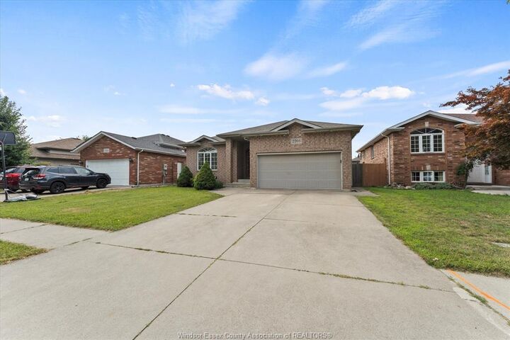 Property Photo:  2205 Randolph Avenue  ON N9B 3V9 
