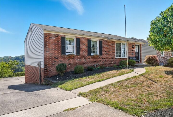 Property Photo:  524 Fieldcrest Dr  PA 15209 