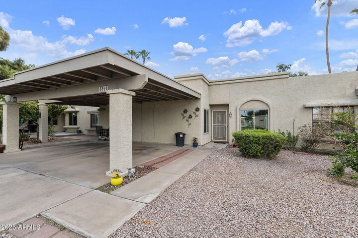Property Photo:  611 S Desert Flower Drive  AZ 85208 