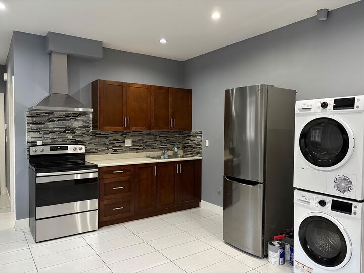 1309 Ewen Avenue  New Westminster BC V3M 5E6 photo